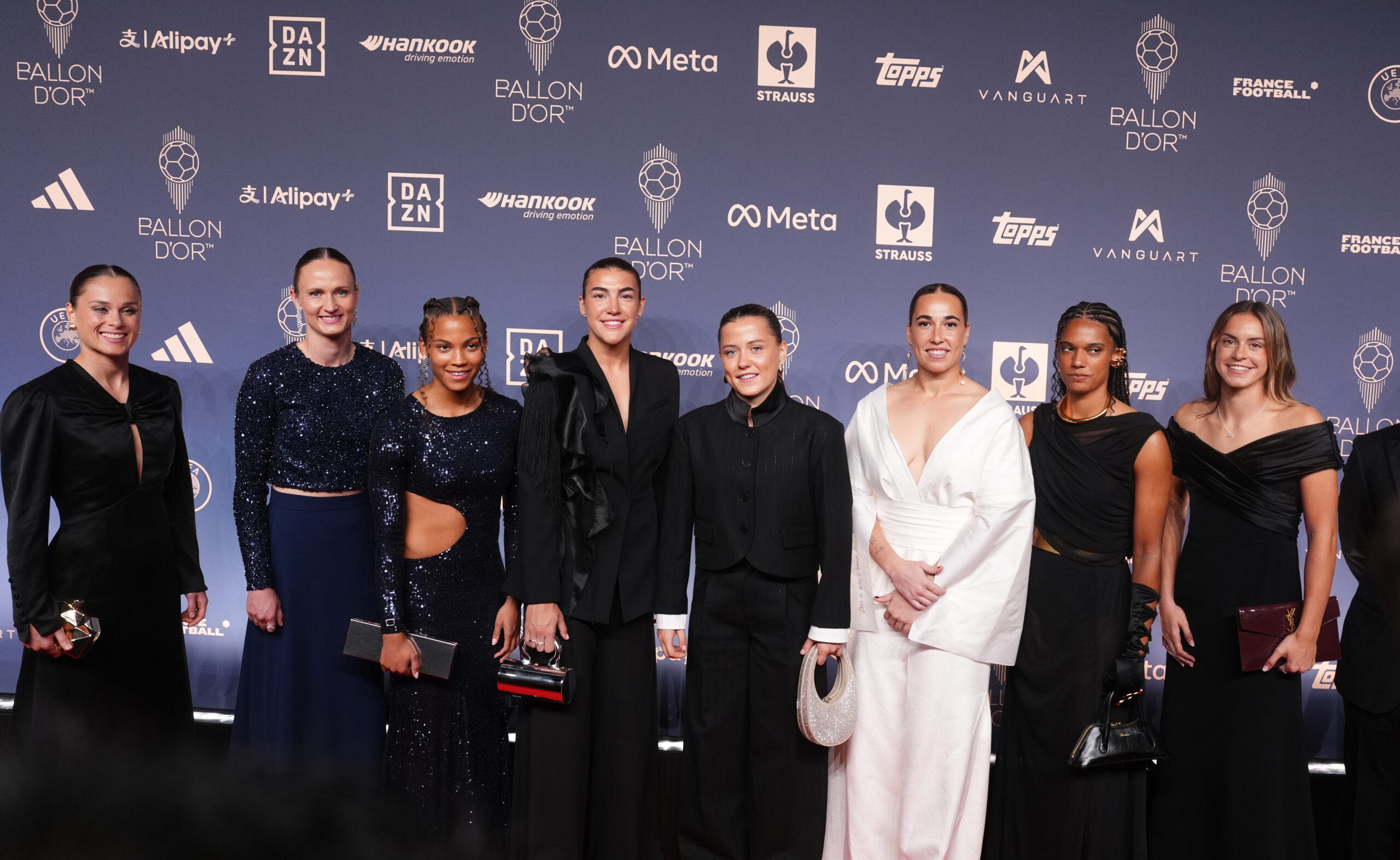 Meilleure gardienne, meilleure jeune, meilleur club : Les Espagnoles du FC Barcelone font carton plein au palmarès du Ballon d'or 2026