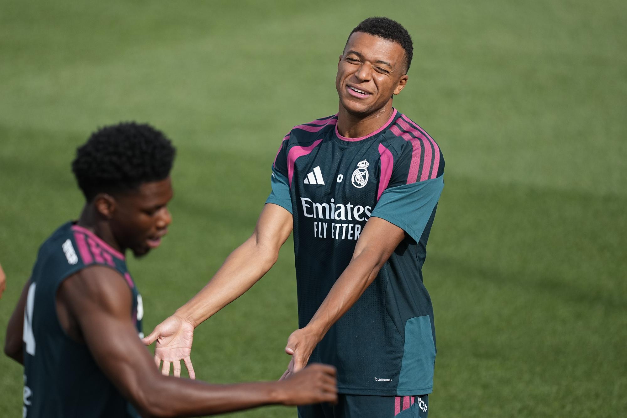 Alors que la polémique Mbappé-Mao Zedong n'en finit pas d'enfler, l'émission The Bridge présente ses excuses