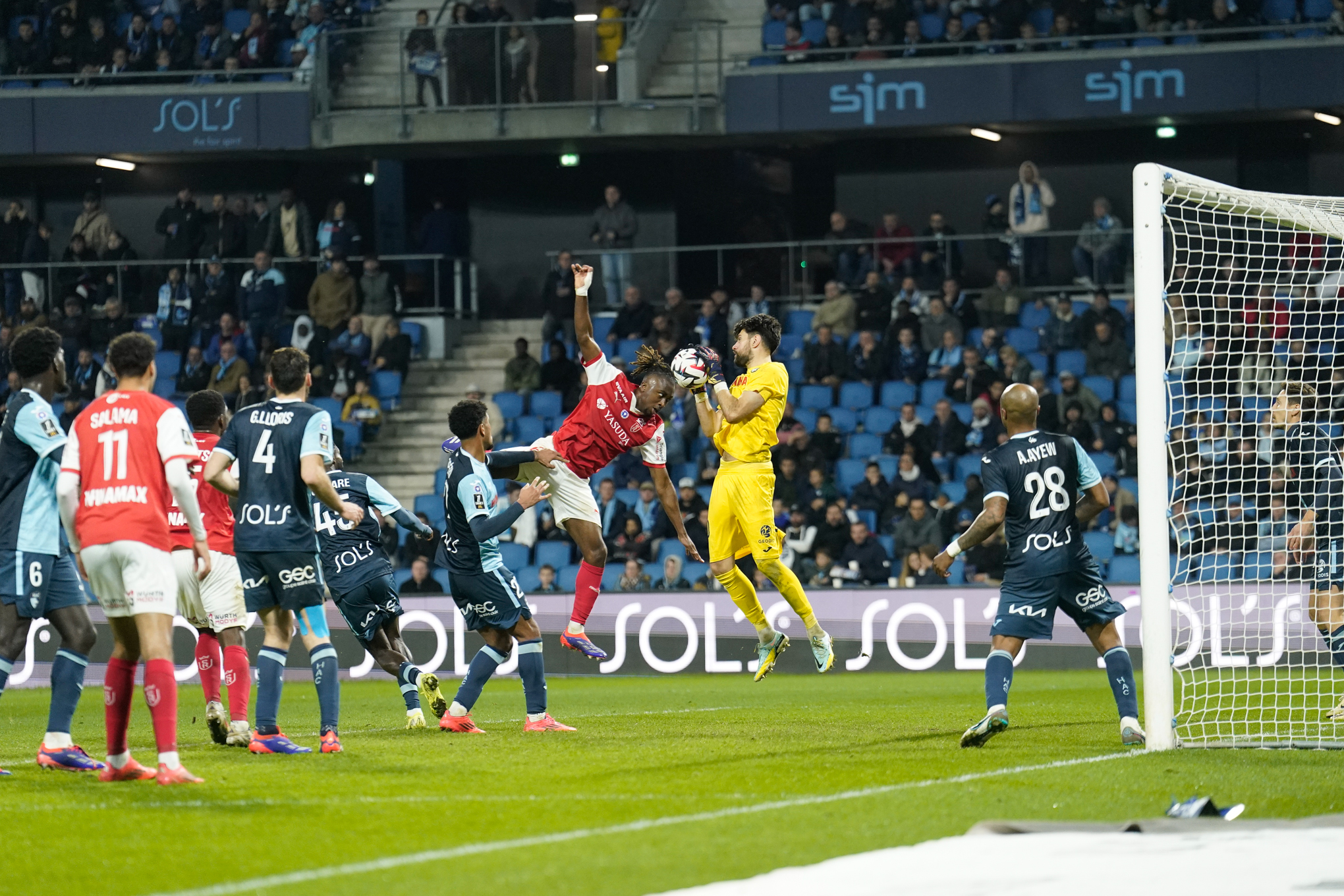 Suite à l'annonce de la retraite d'Arthur Desmas après plusieurs commotions cérébrales, le foot ne reprend pas encore connaissance