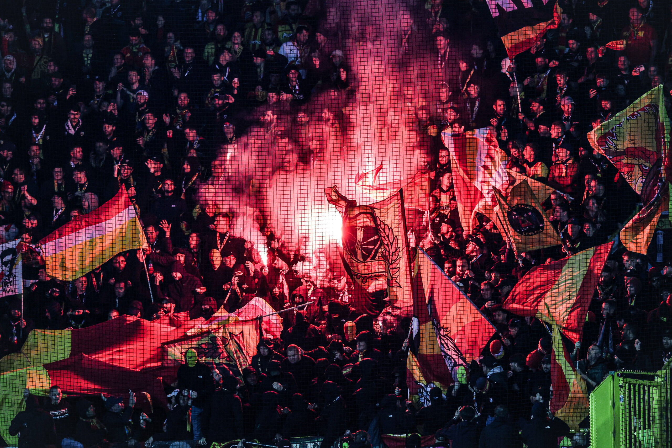 Ligue 1 - Parcage fermé à Pierre-Mauroy : est-ce que les clubs sont responsables de leurs supporters ?