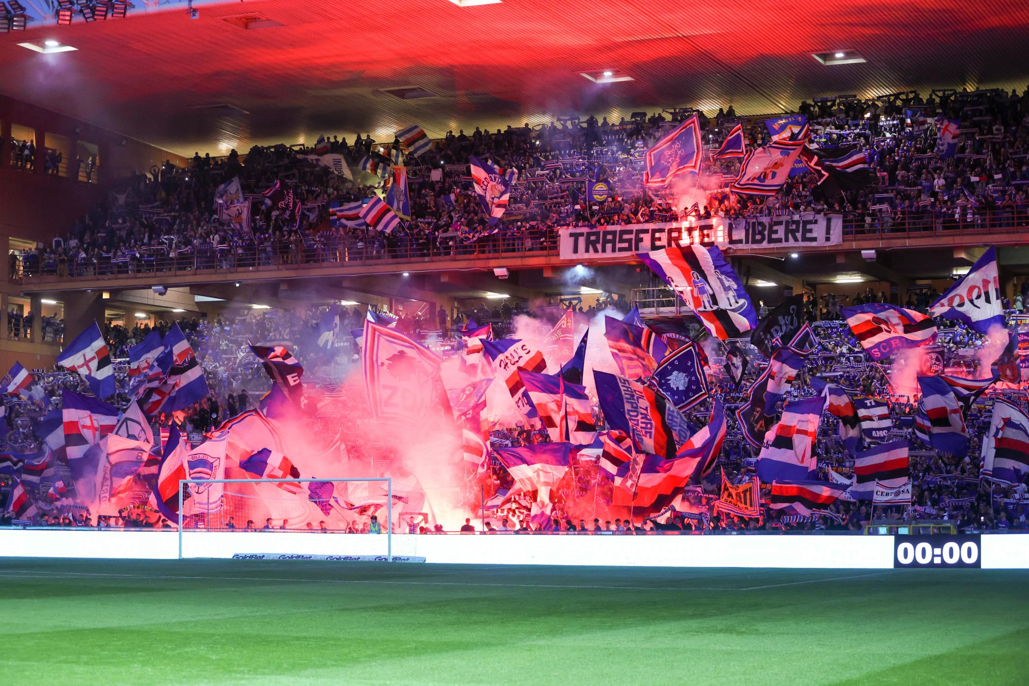 Italie : Les supporters de la Sampdoria déposent du fumier devant le portail du directeur général Jesper Fredberg