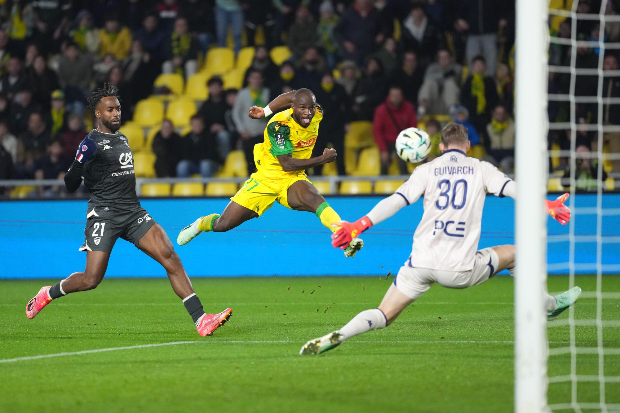 Ligue 2 : Pau écoeure Metz et sur le podium, le FC Nantes toujours au ralenti